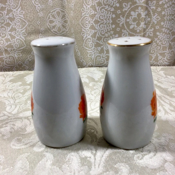 Vintage Orange Rose Salt and Pepper Shakers with Gold Gilt - Made in Japan - Picture 5 of 6